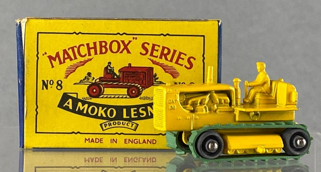 Matchbox No. 8 Caterpillar Tractor die-cast vehicle (1 of 9)