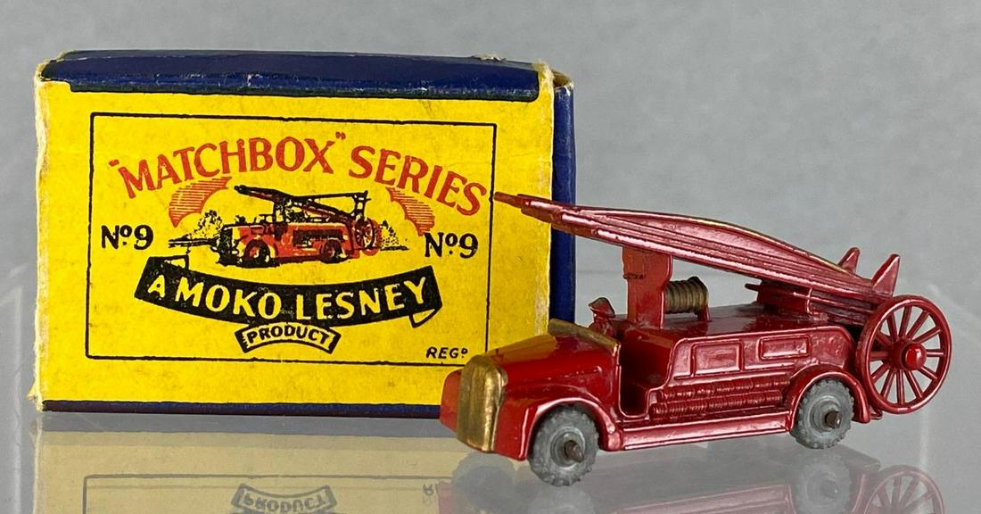 Matchbox No. 9 Dennis Fire Truck die-cast vehicle (1 of 9)