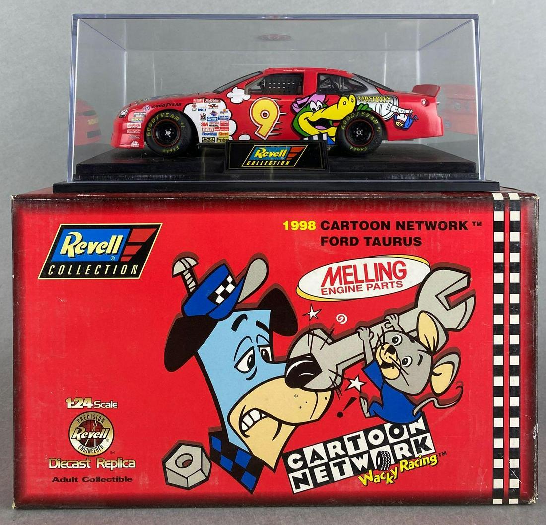 Revell Lake Speed No. 9 Stock Car: 1/24 scale, die-cast, 1998 Cartoon Network Wacky Racing Ford Taurus, with original packaging and plastic display