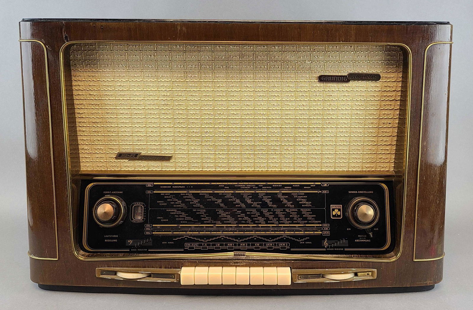 Grundig Majestic Model 4040W (1 of 10)