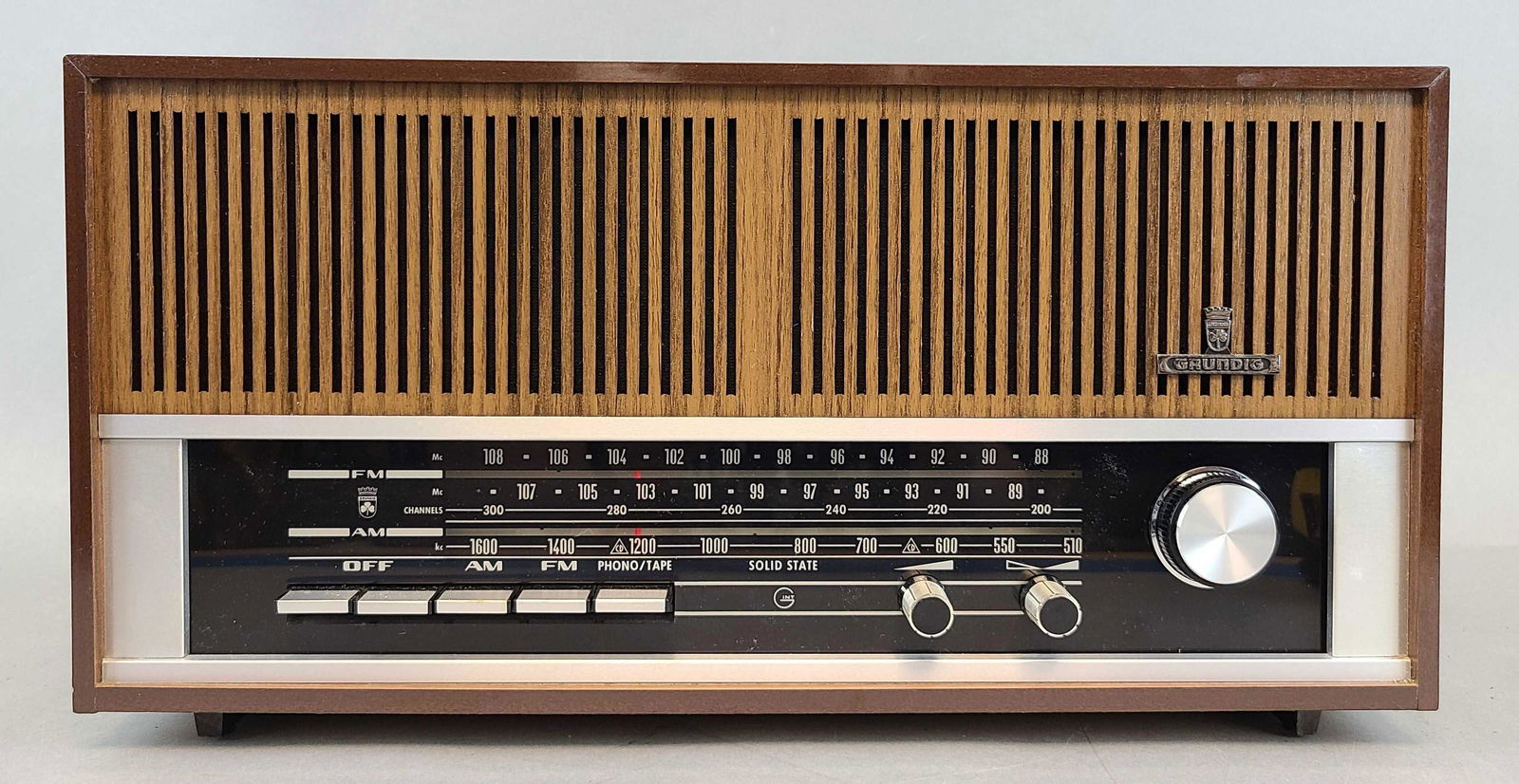 Grundig Model Rf 121 U Radio With Box 0765 On Apr 16 22 Matthew Bullock Auctioneers In Il