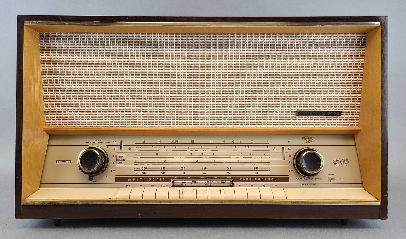 Grundig Model 5490 U Radio (1 of 9)