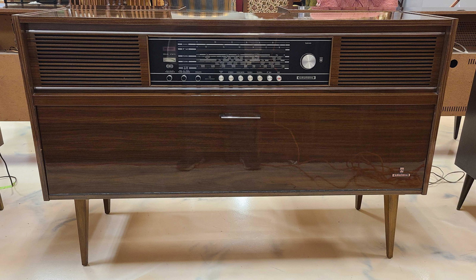 Grundig Stereo Console Mandello 3/U (1 of 6)