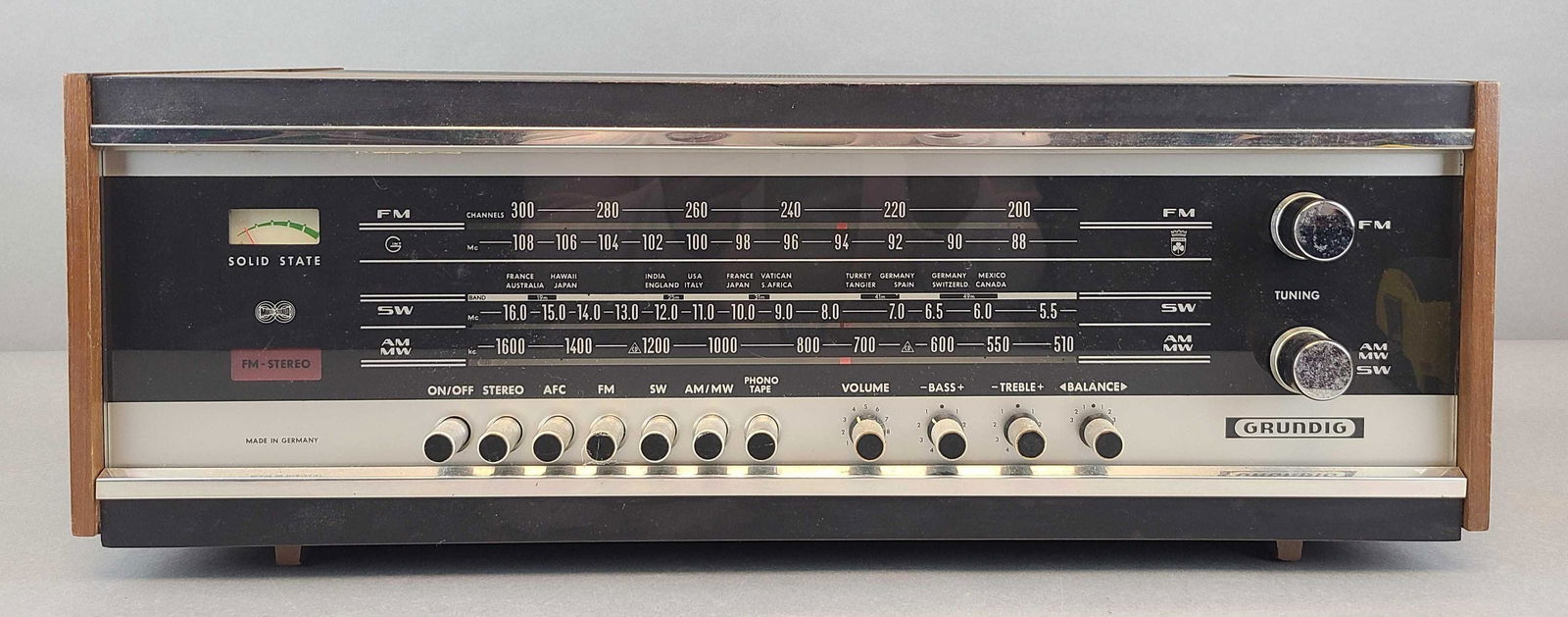 Grundig Model RTV 320 U Radio Receiver (1 of 7)