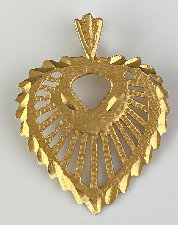 14K Gold Leaf Pendant: 0.5X0.75 inch, 1.2g total weight