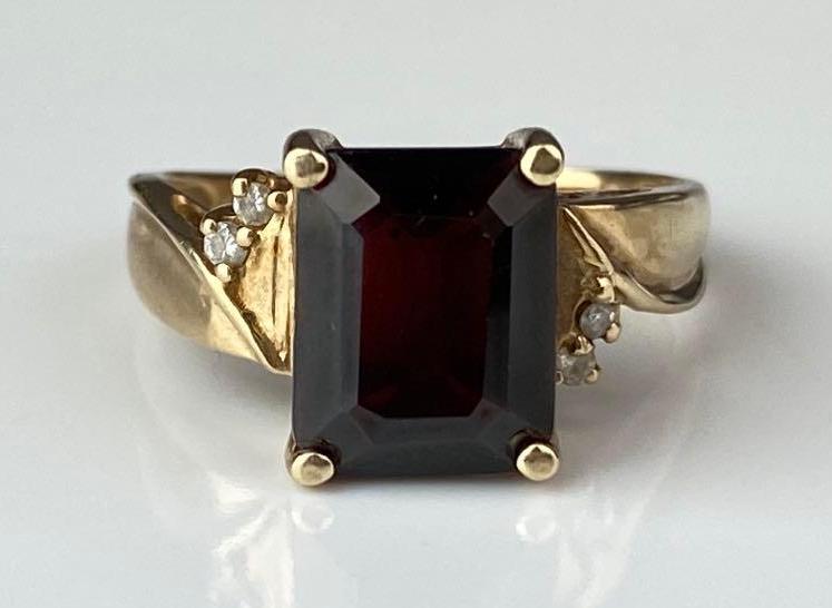 10K Gold Diamond and Garnet Ring (1 of 4)