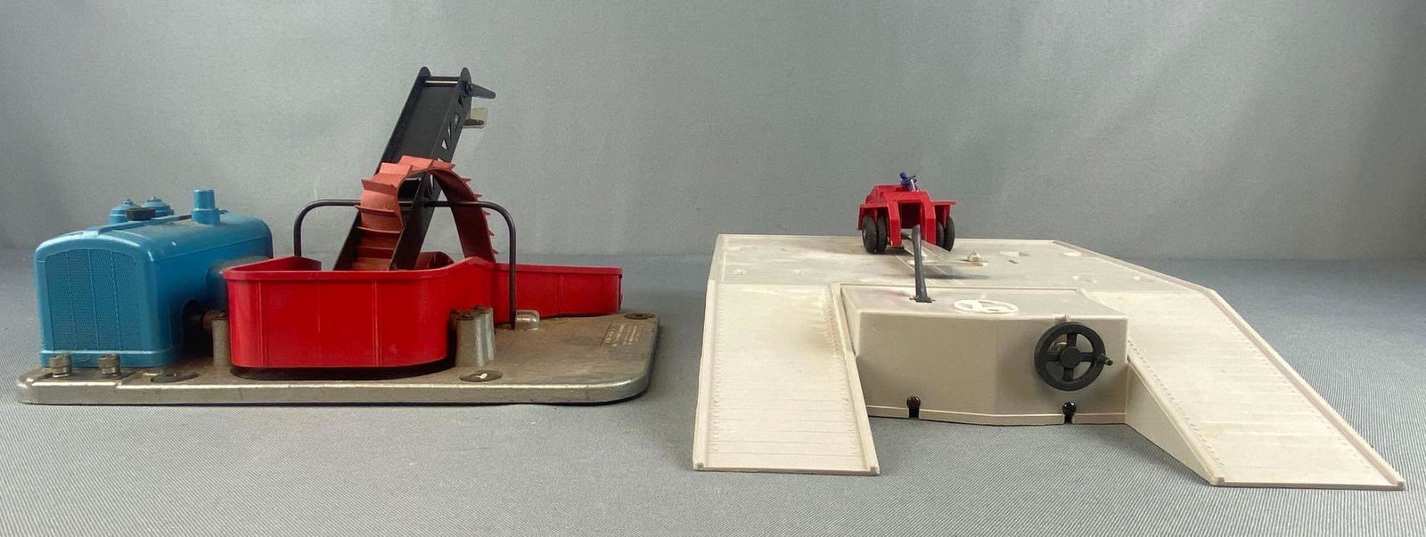 Group of 2 Lionel O Scale No. 460 Piggyback and No. 397 Coal Loader (1 of 7)