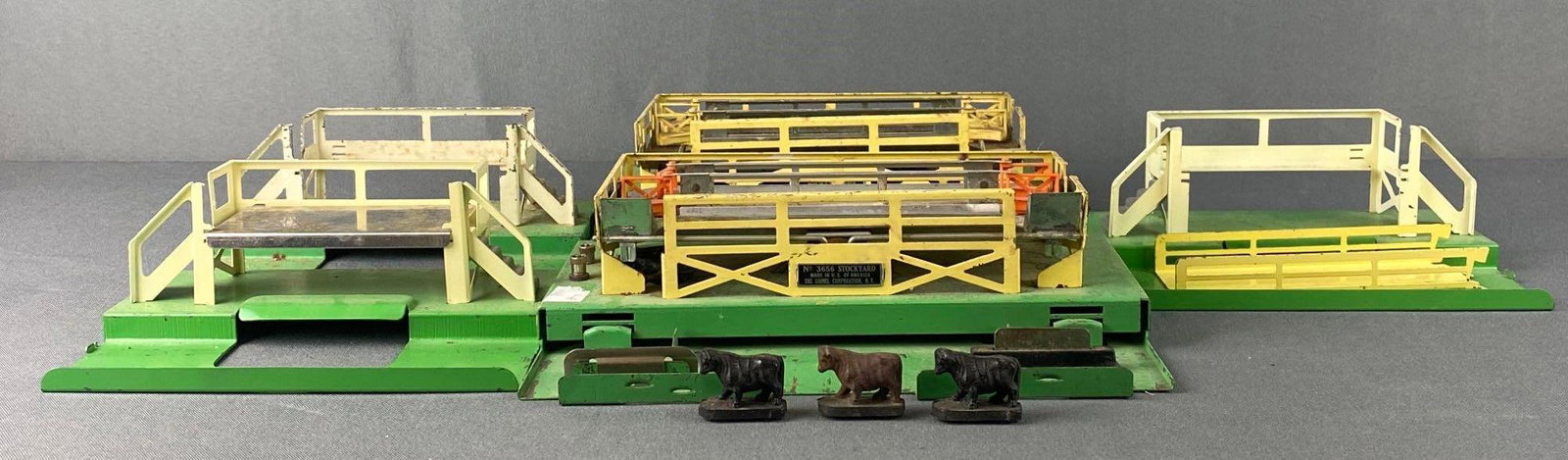 Group of 5 Lionel O Scale Cattle Loader and Platform (1 of 5)