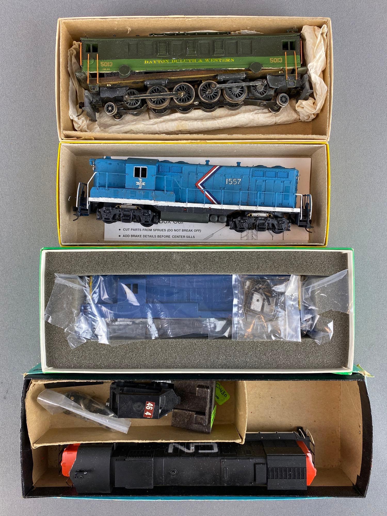 Group of 4 HO Scale Diesel Locomotives (1 of 5)