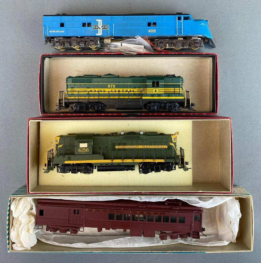 Group of 4 HO Scale Locomotives (1 of 4)