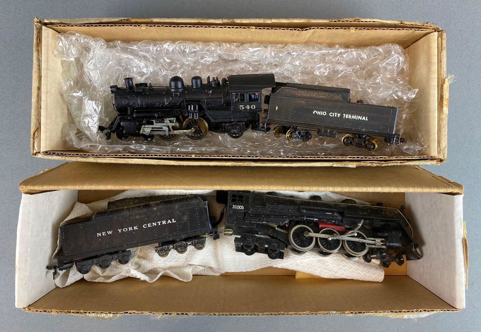 2 HO Scale Steam Locomotives with Tenders (1 of 4)