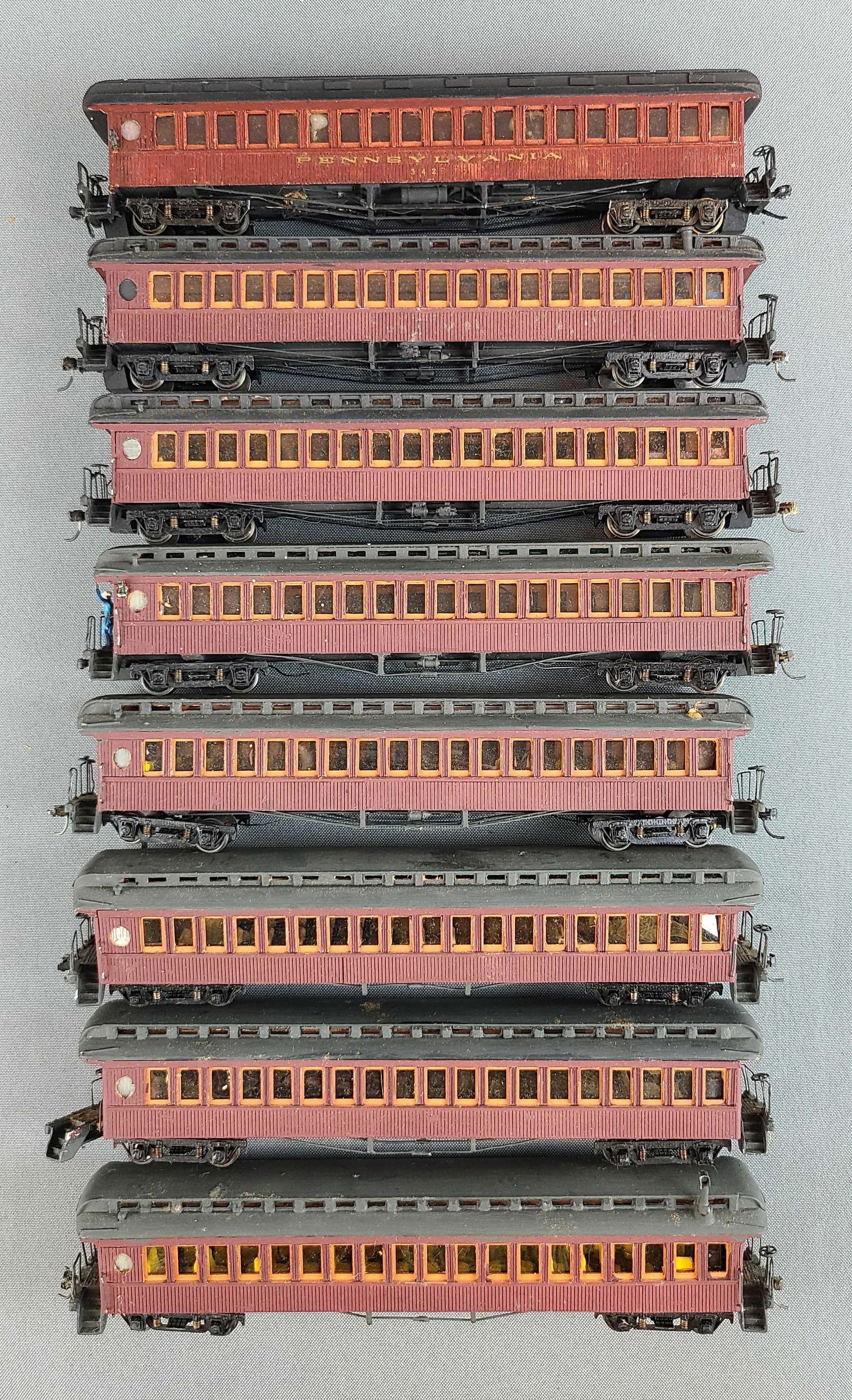 Group of 8 HO Scale Passenger Train Cars (1 of 3)