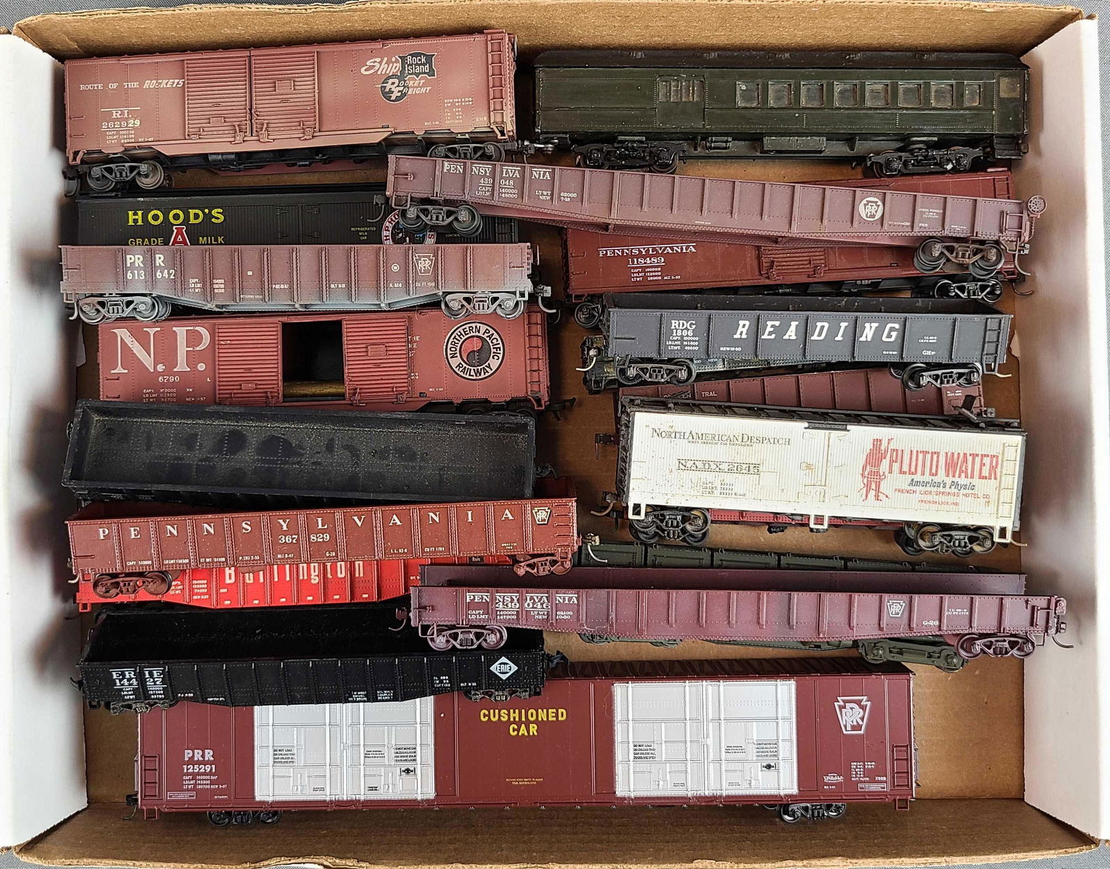 Group of 20 HO Scale Train Cars (1 of 2)