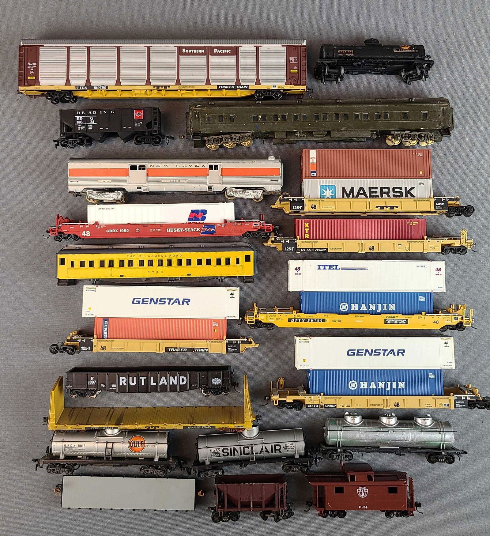 Group of 20 HO Scale Train Cars (1 of 3)
