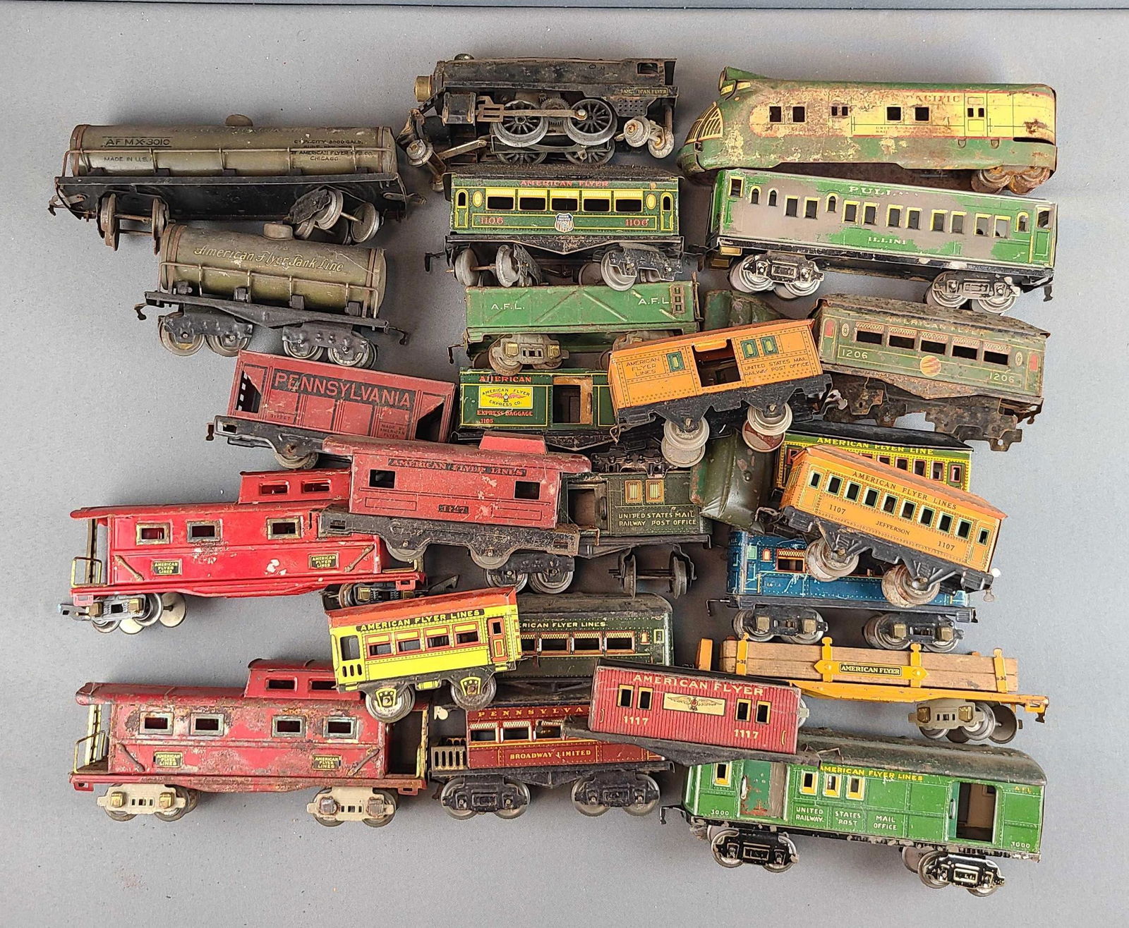 Group of American Flyer Metal Train Cars: Used condition, need parts or repair. Some prewar
