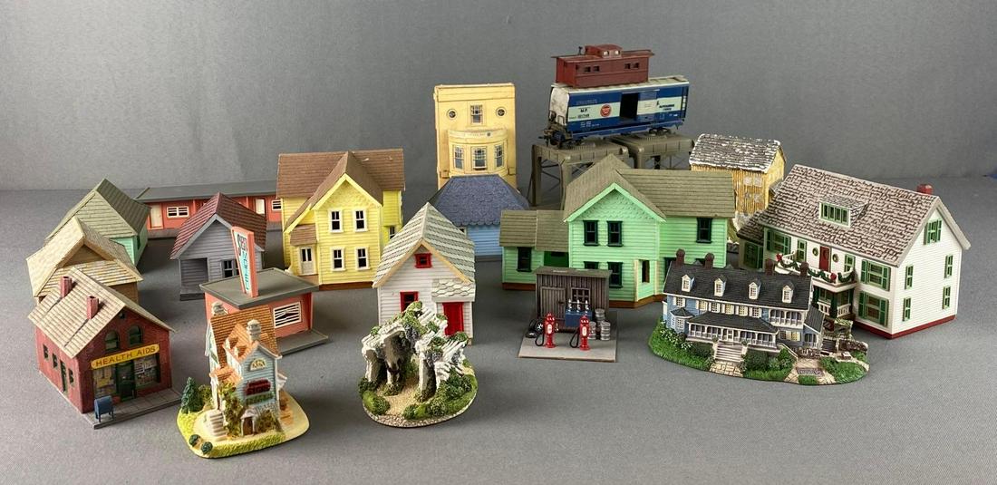 Group of 21 HO Scale Train Building Models (1 of 4)