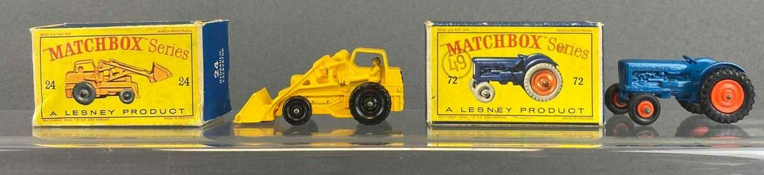 Group of 2 Matchbox Nos. 24 and 72: Yellow and blue. Hydraulic Excavator and Fordson Tractor. A Lesney Product. Black plastic wheels. Original boxes slightly ripped. Made in England. Die-Casts.