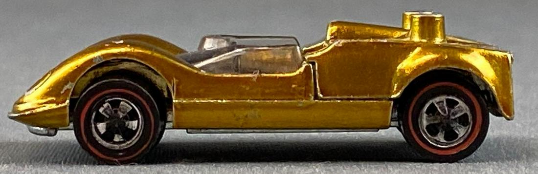 Hot Wheels Red Line Chaparral 2G and Button (1 of 9)