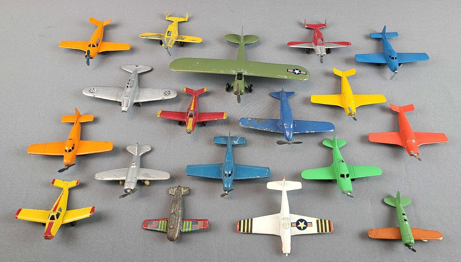 Group of 18 Toy Airplanes: Metal, tin, die cast. Largest is 8 inches wide. Bonanza, tootsietoy, Manoil, Hubley