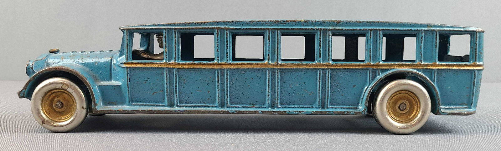 Arcade Cast Iron Fageol Safety Coach (1 of 7)