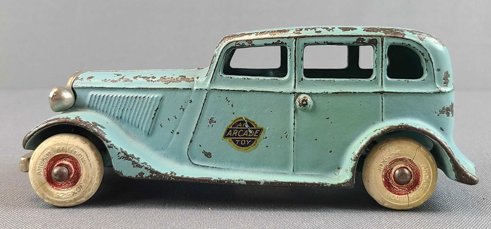 Arcade Cast Iron Vehicle (1 of 5)