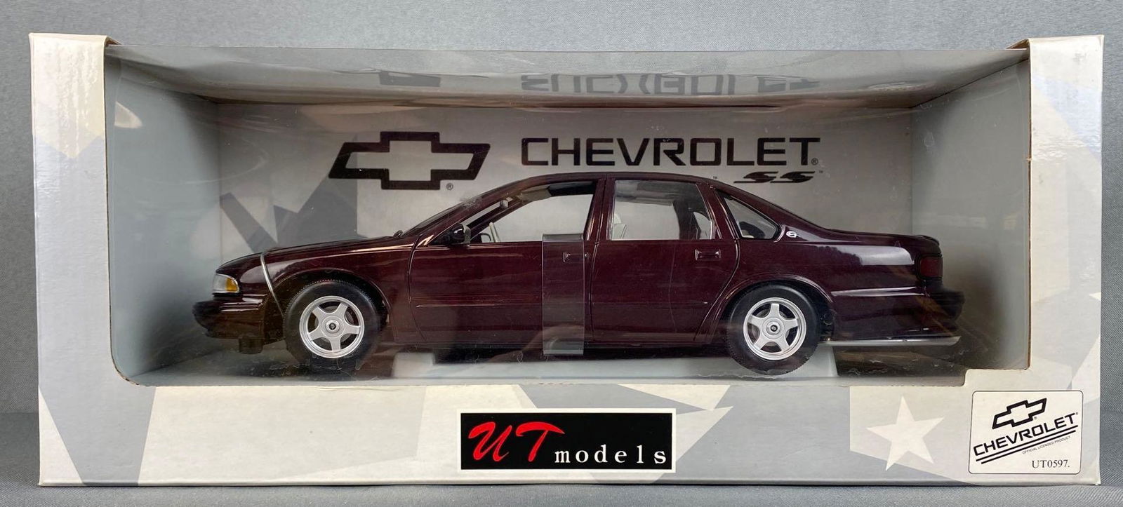 UT models Chevrolet Impala マルーン 1/18 1961 Chevy Impala Open Convertible, Honduras Maroon - Sun