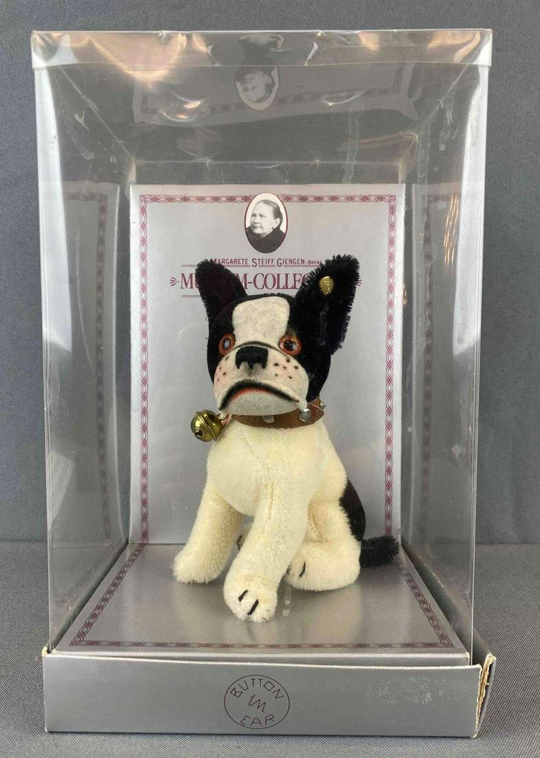 Steiff Limited Edition 1927 Bully Replica: Margaret Steiff Museum Giengen Collection. B86 No. 003124. 0101/14. Original box. Several blister cracks.