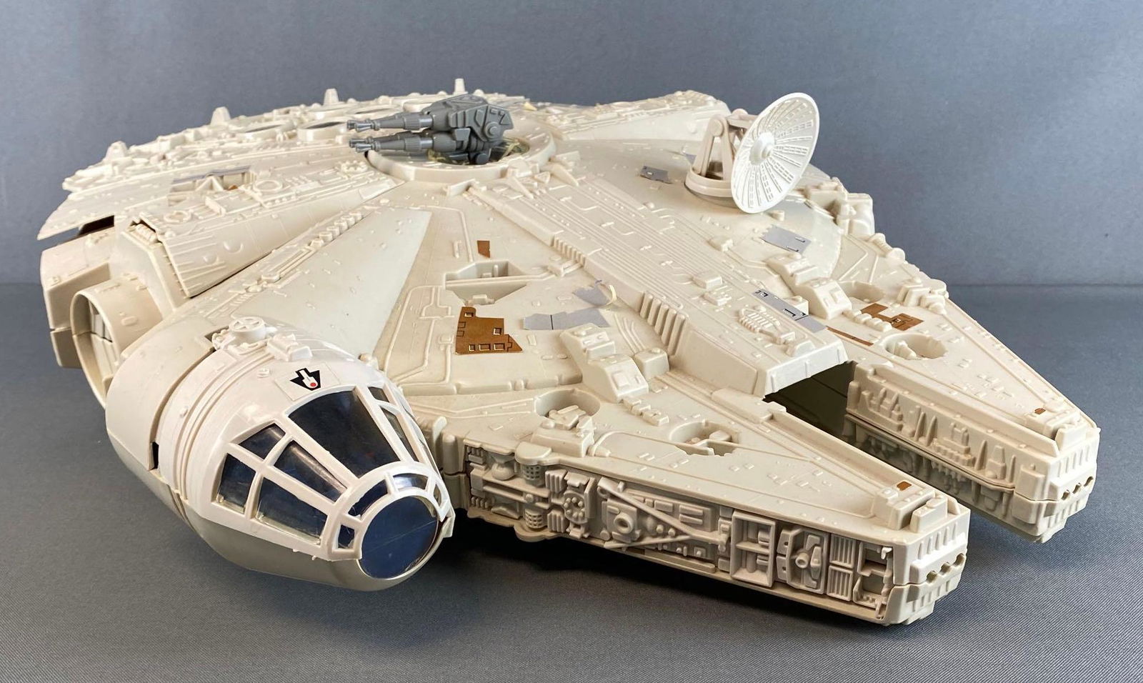 Kenner Star Wars Millennium Falcon Action Playset (1 of 14)