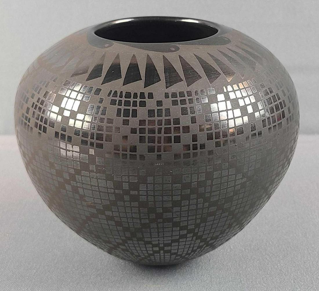 Mata Ortiz Blackware Pottery Vase (1 of 8)