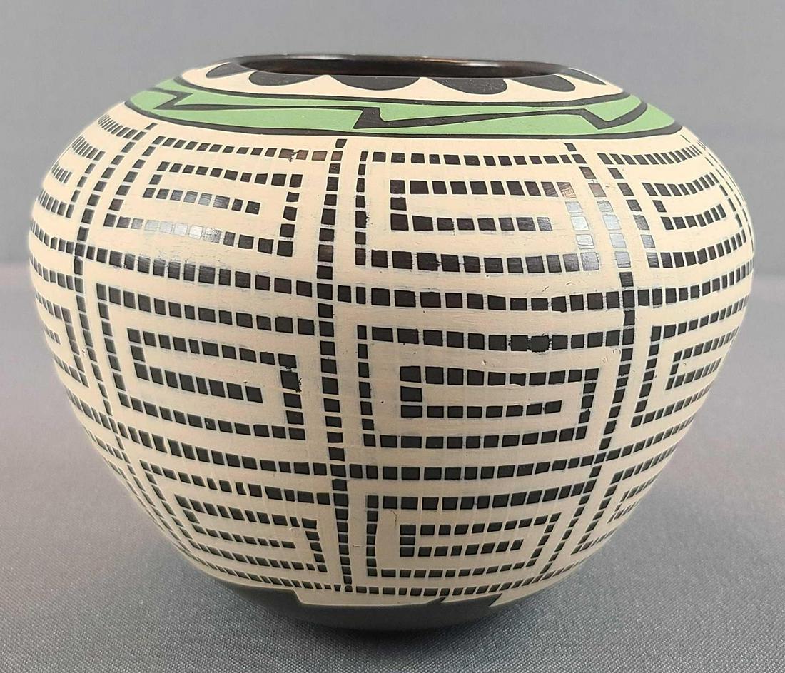 Mata Ortiz Signed Pottery Jar (1 of 6)