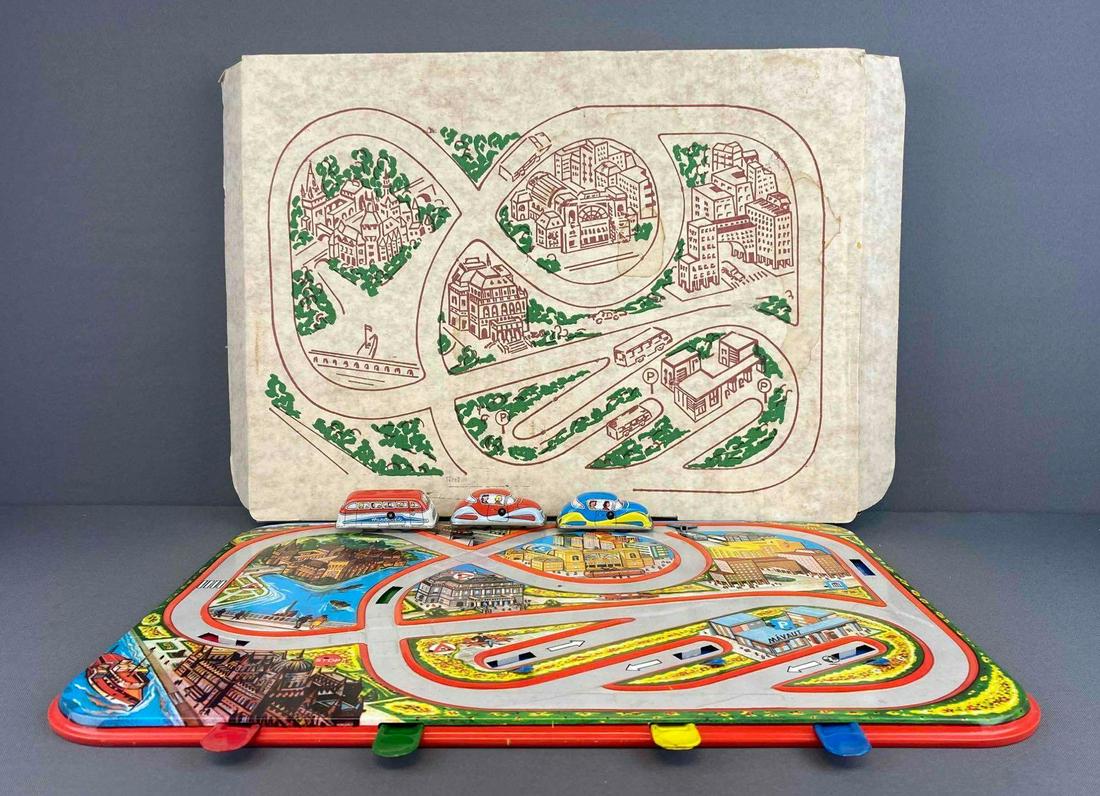 Hungarian Traffic Tin Litho Game Board with Pieces (1 of 5)