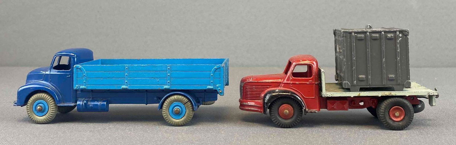 Group of 2 Dinky Toys Die-Cast Vehicles (1 of 6)
