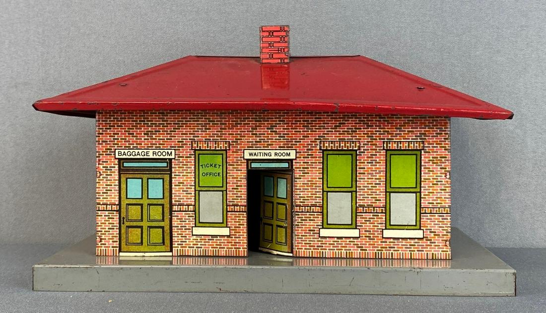Pre-War American Flyer Flossmoor Station No. 96: 1923-35, Not original roof, tin structure, measures 6 x 9 1/2 x 5 1/2in.