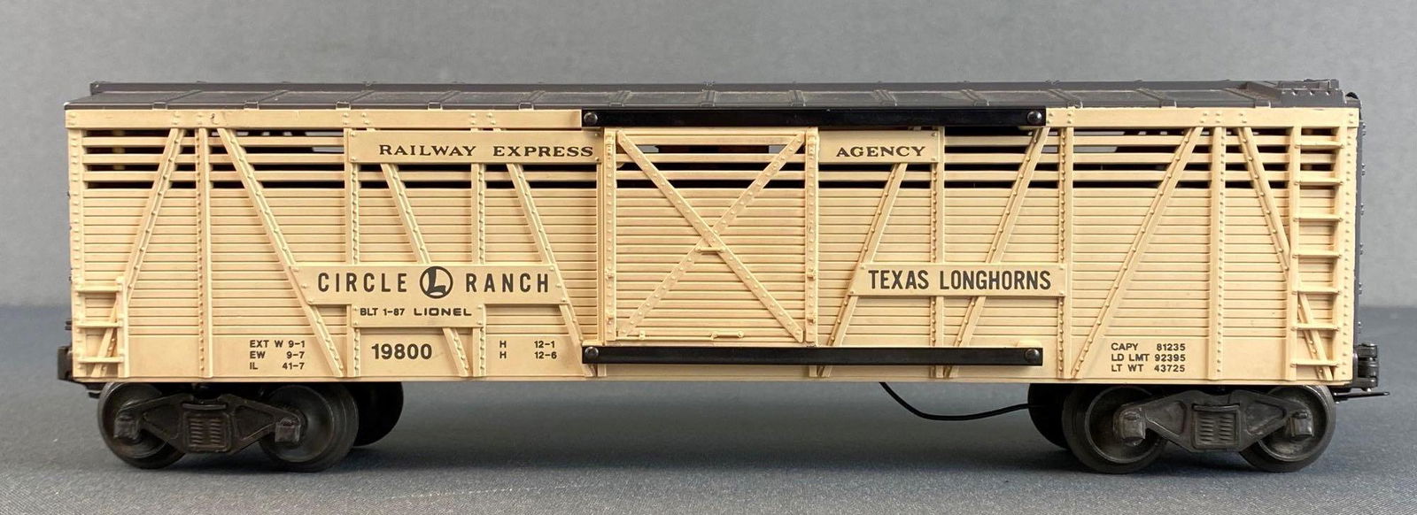Lionel Circle L Ranch REA Stock Car No. 19800 (1 of 7)