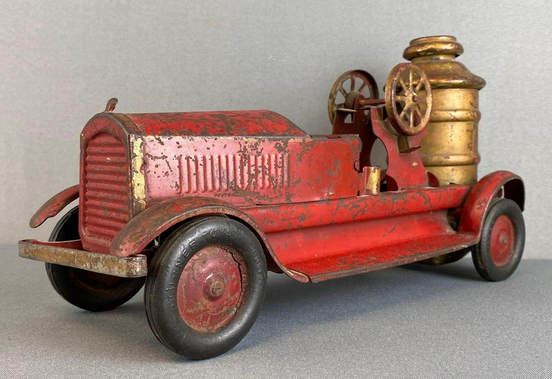 Turner Toys Pressed Steel Fire Engine (1 of 8)