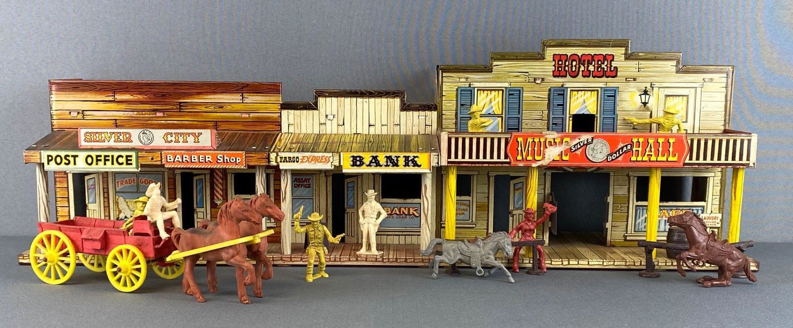 Marx Silver City Tin Litho Building and Figures (1 of 12)