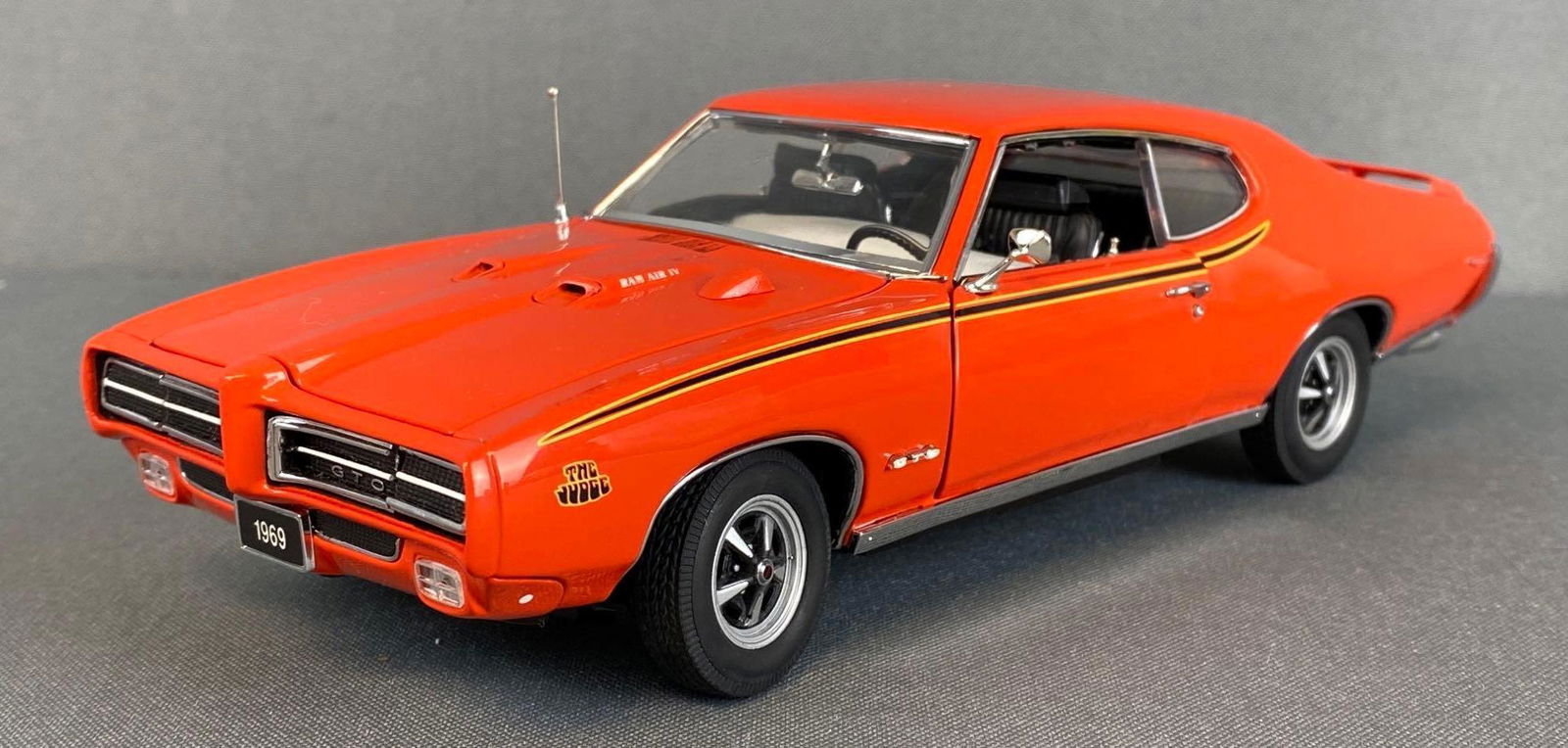 Danbury Mint 1969 Pontiac GTO Judge Die-Cast Vehicle (1 of 4)