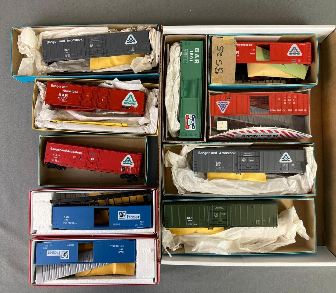 Group of 10 HO Scale Train Cars (1 of 4)