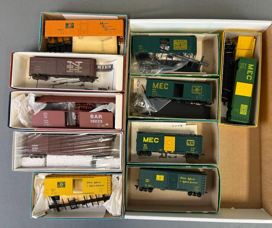 Group of 10 HO Scale Train Cars (1 of 4)