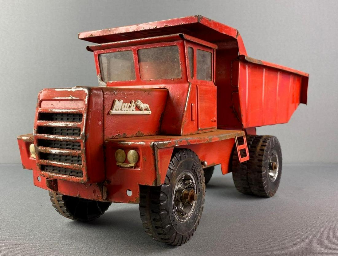 Mack Pressed Steel Buddy L Hydraulic Dump Truck: 10 1/2 x 20 x 8 inches.