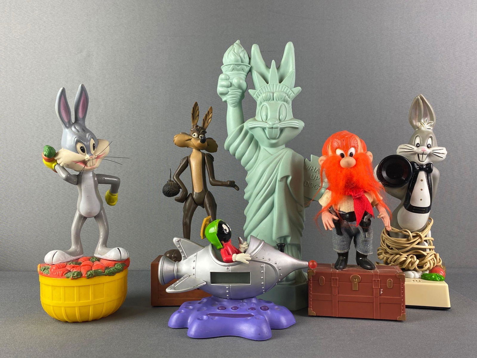 Group of 6 Assorted Looney Tunes Figures (1 of 4)