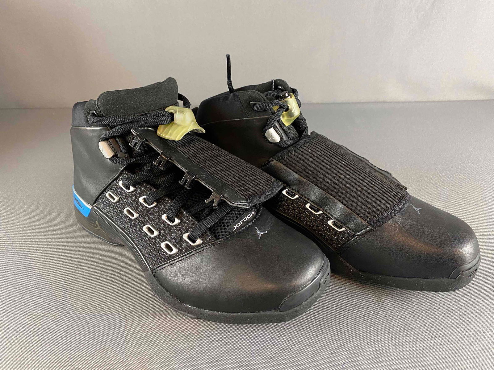 2001 Nike Air Jordan 17 OG Black Metallic Silver Sneakers (1 of 7)