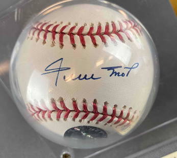 Willie Mays Signed Baseball in Case with COA: Steiner Sports Memorabilia Certificate of Authenticity, Official Rawlings Major League Baseball