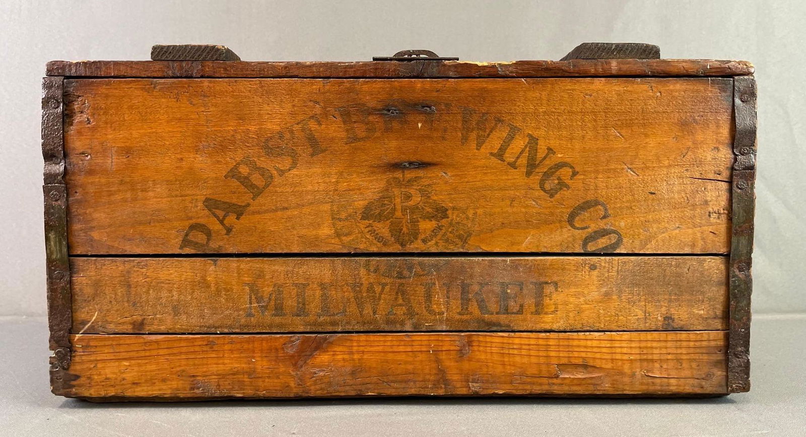 Vintage Pabst Brewing Company Wood Advertising Crate Hinged Top (1 of 5)