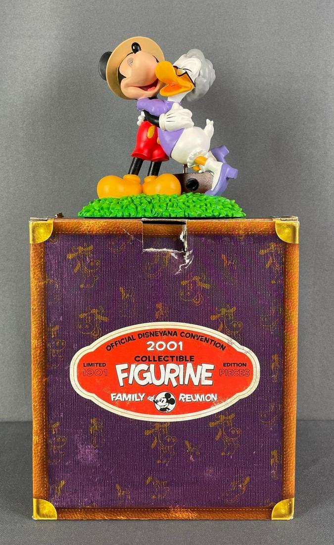 2001 Disneyana Convention Family Reunion Figurine with Pin (1 of 4)