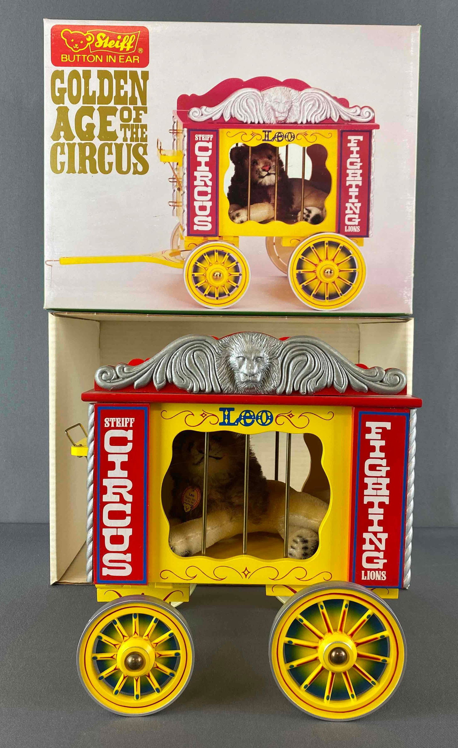 Limited Edition Steiff Golden Age of the Circus Fighting Lion Set: 8 1/2 inches tall, Limited Edition 3473/5000, in original box
