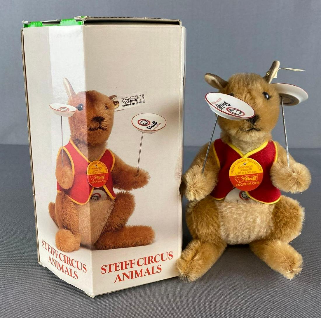 Limited Edition Golden Age of the Circus Kangaroo Juggler (1 of 6)