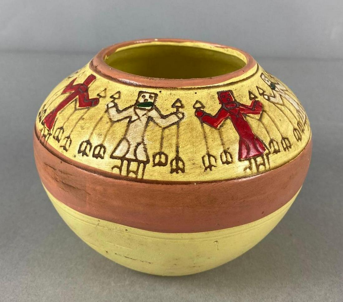 Starved Rock Lodge Native American Style Souvenir Pottery Vase: needs cleaned, measures 4 X 5 1/4 inches