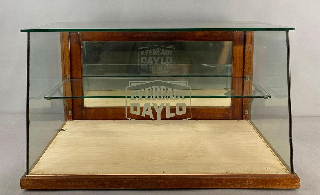 Vintage Eveready Daylo Advertising Countertop Display Case (1 of 5)