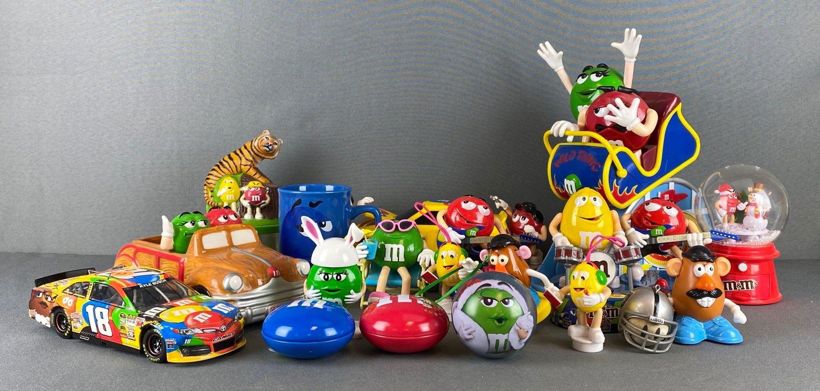 Group of 15+ Assorted MnM Items and More (1 of 7)